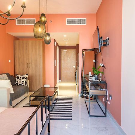Poolside Charm Apartment Abu Dhabi Exterior photo