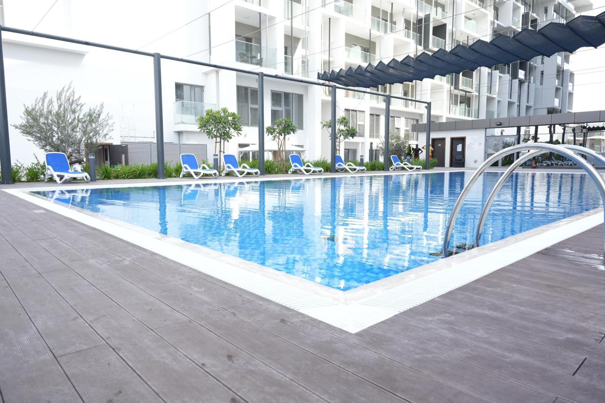 Poolside Charm Apartment Abu Dhabi Exterior photo