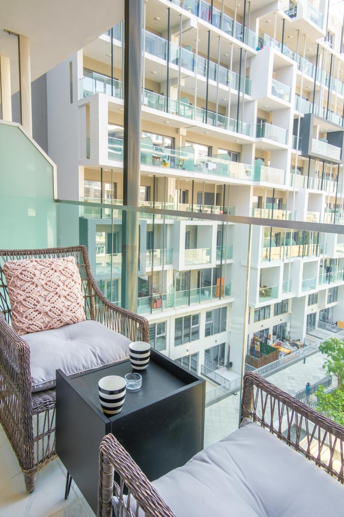 Poolside Charm Apartment Abu Dhabi Exterior photo